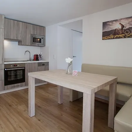 Aparthotel Alpine Appart 4*